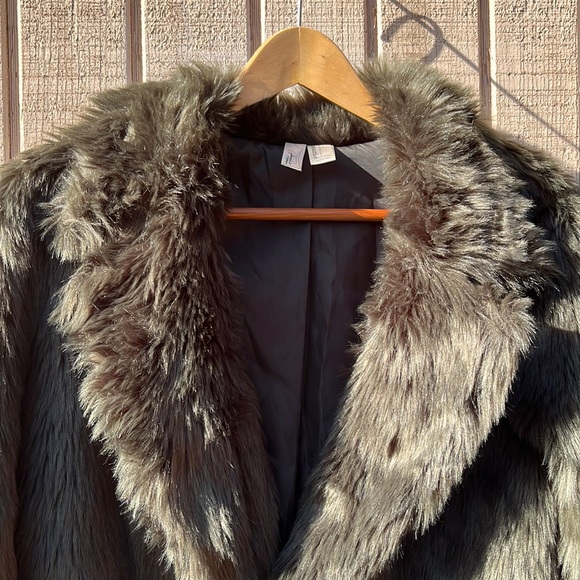 Green faux fur coat - Picture 3 of 8